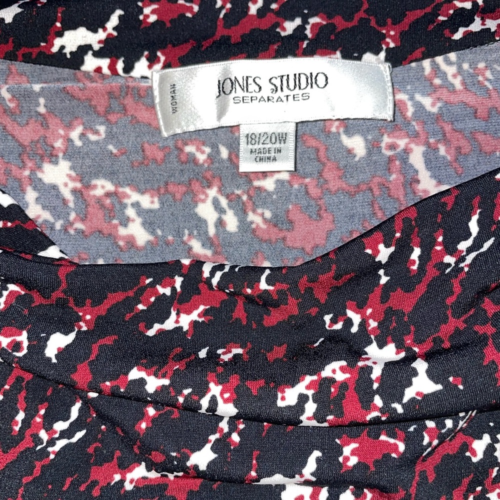 Jones Studio Black and Red Patterned Sleeveless Cowl Neck Blouse - Picture 3 of 7